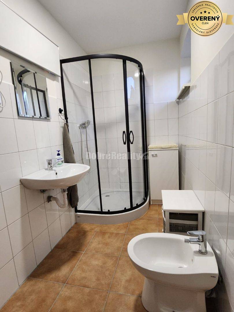 REZERVOVANÉ-objekt na bývanie aj podnikanie v centre obce Tešedíkovo,