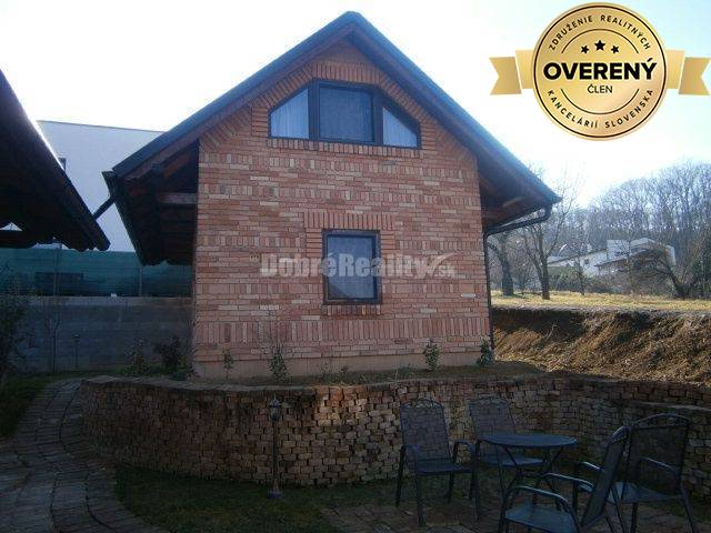 Chatkový komplex šiestich chát na predaj v obci Podhájska !