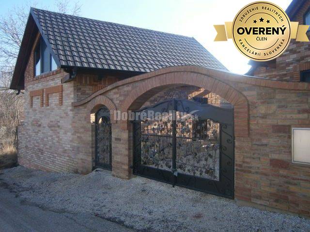 Chatkový komplex šiestich chát na predaj v obci Podhájska !