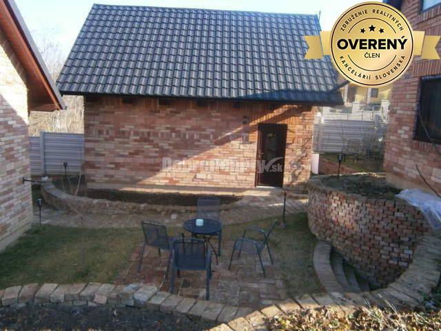 Chatkový komplex šiestich chát na predaj v obci Podhájska !