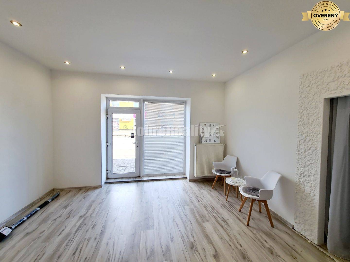 Dobré reality-na prenájom dobre viditeľný priestor na prízemí 42.30m2