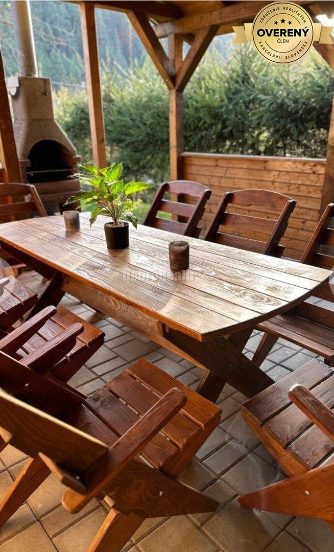 Dobré reality Vám ponúkajú na predaj obývateľnú chatu v krásnej lokal