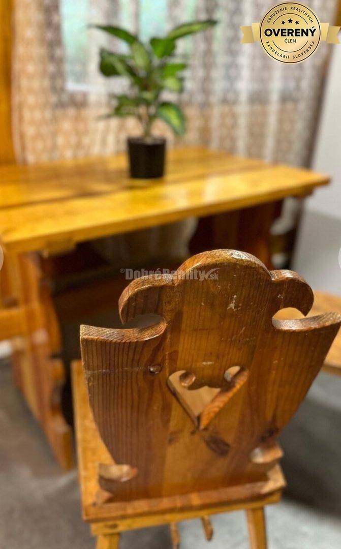 Dobré reality Vám ponúkajú na predaj obývateľnú chatu v krásnej lokal