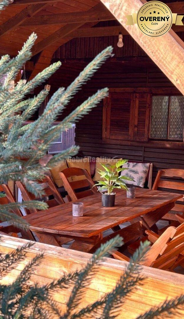 Dobré reality Vám ponúkajú na predaj obývateľnú chatu v krásnej lokal