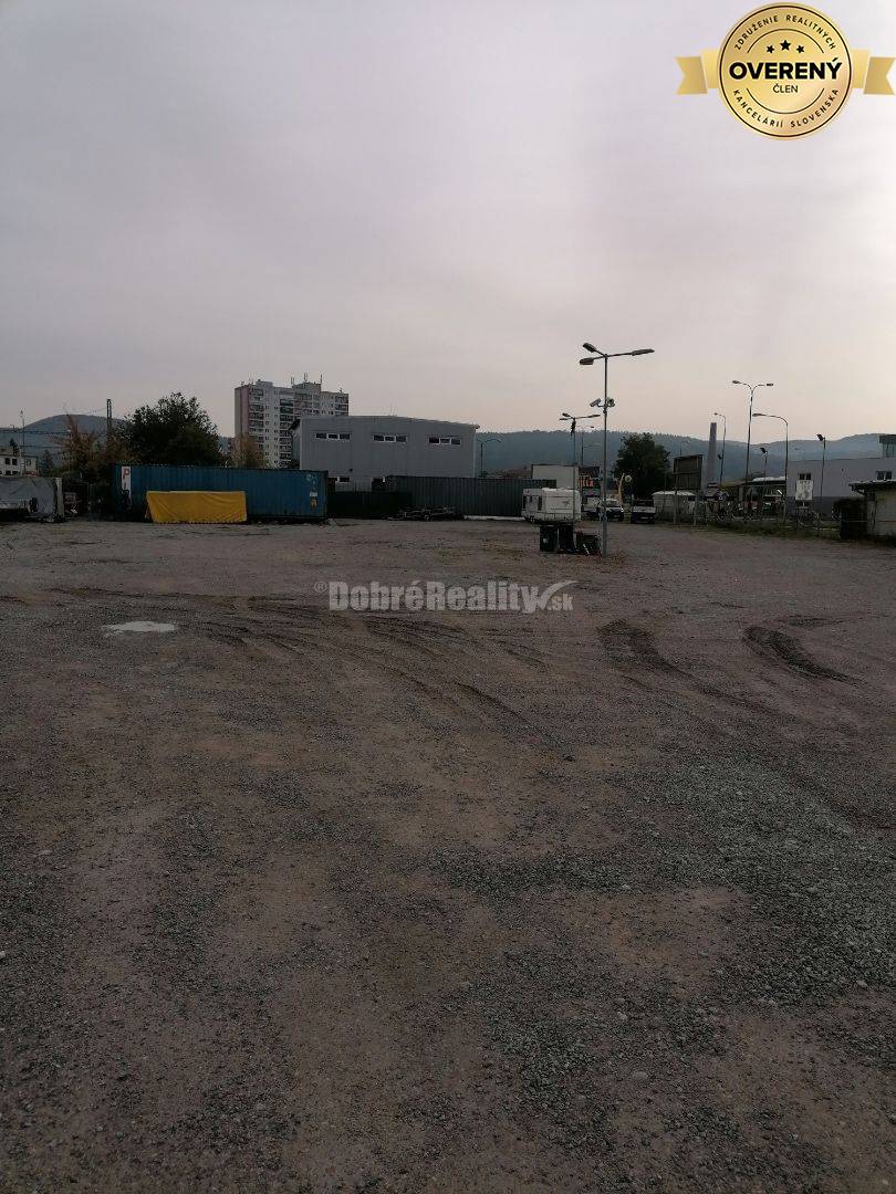 EXKLUZÍVNA PONUKA: Komerčné a prevádzkové priestory na prenájom v Tren