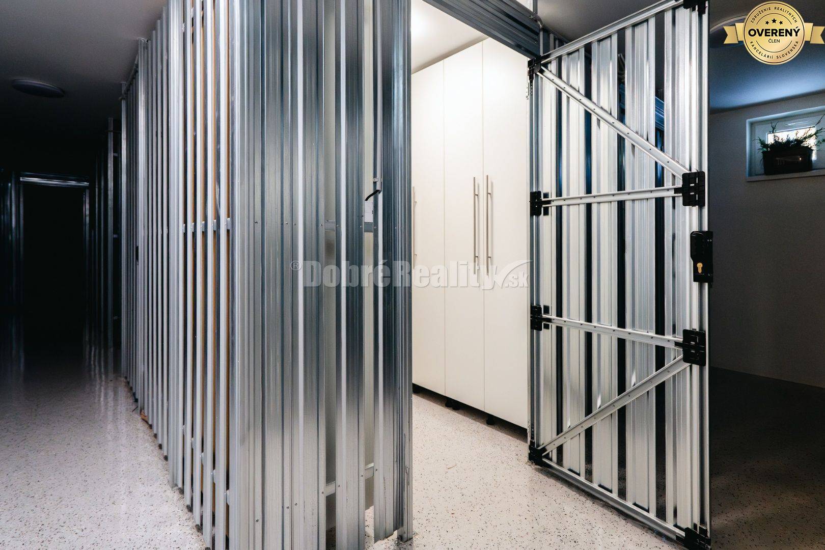 PREDAJ: Nadštandardný, zariadený 4 izbový byt v exkluzívnej rezidencii