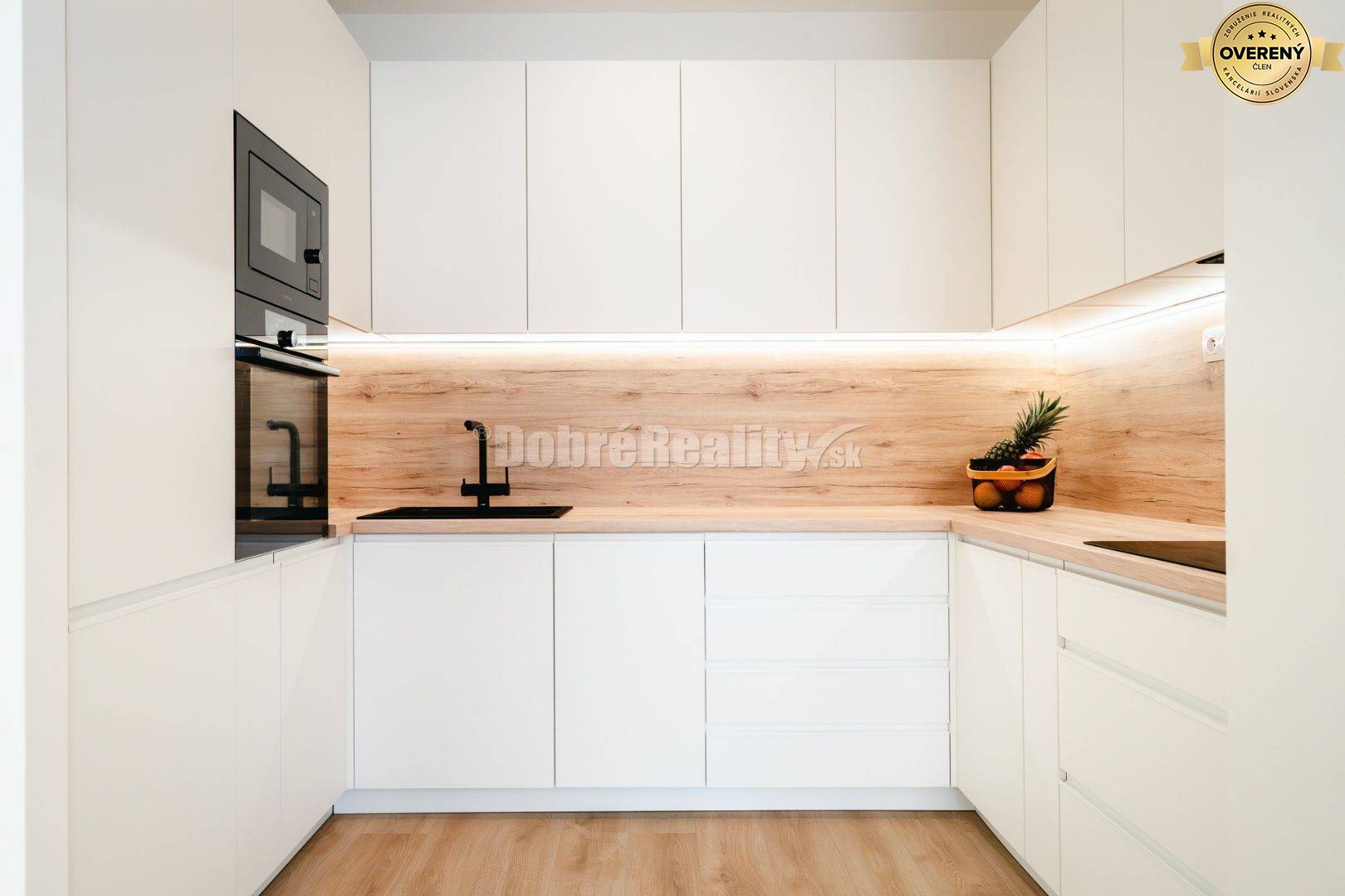 PREDAJ: Nadštandardný, zariadený 4 izbový byt v exkluzívnej rezidencii