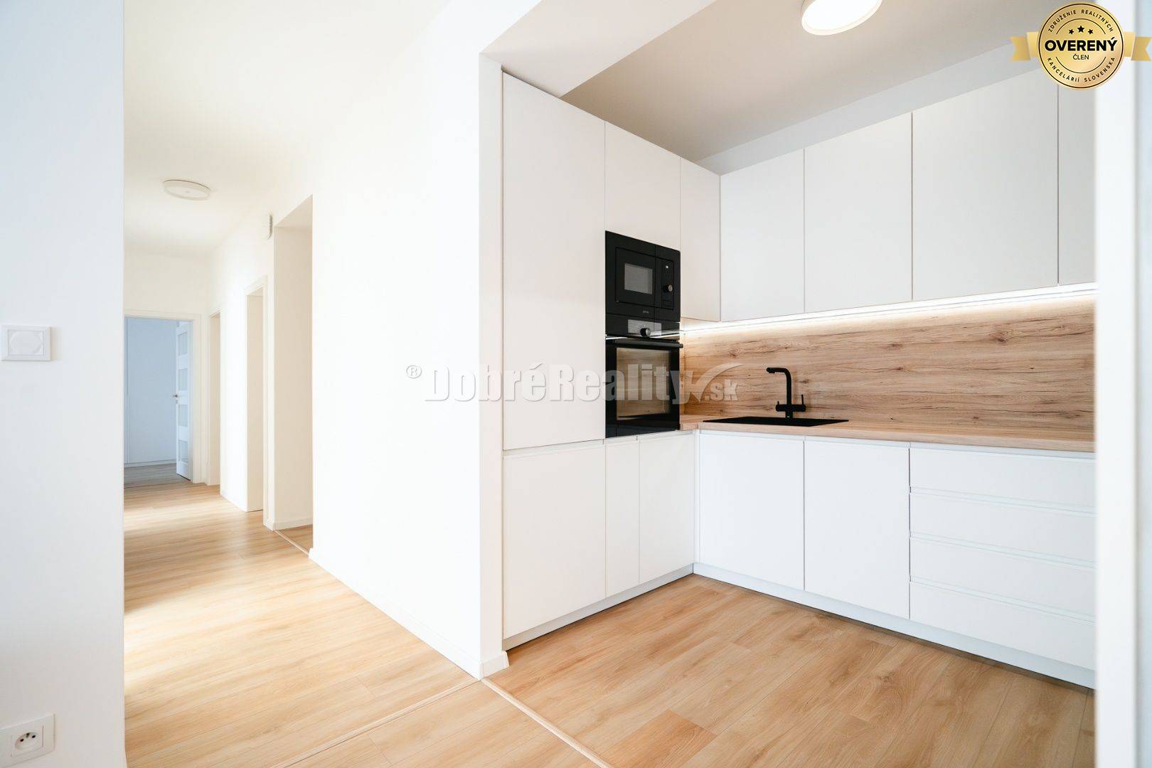 PREDAJ: Nadštandardný, zariadený 4 izbový byt v exkluzívnej rezidencii