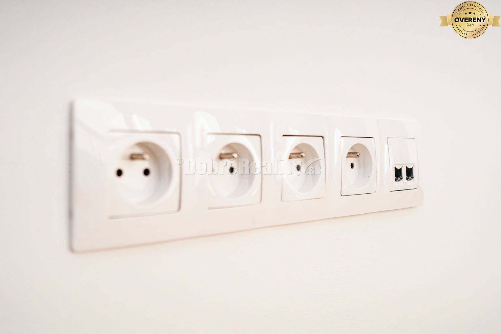 PREDAJ: Nadštandardný, zariadený 4 izbový byt v exkluzívnej rezidencii