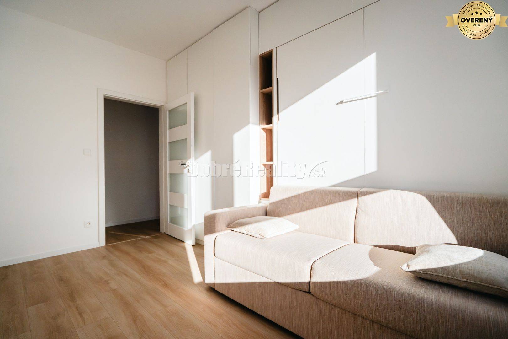 PREDAJ: Nadštandardný, zariadený 4 izbový byt v exkluzívnej rezidencii