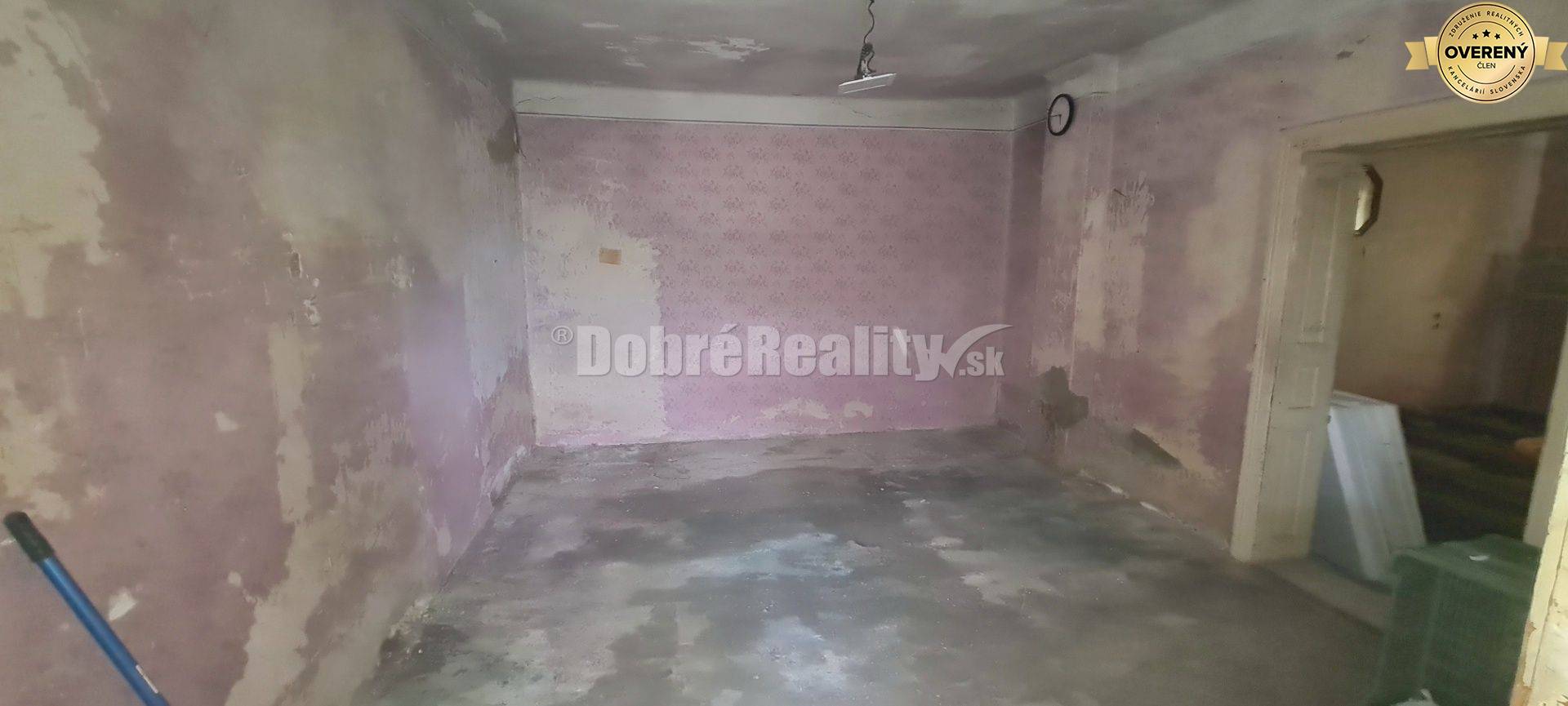 Dobré reality- široký pozemok 754m2 v pokojnej ulici v obce Tešedíkovo