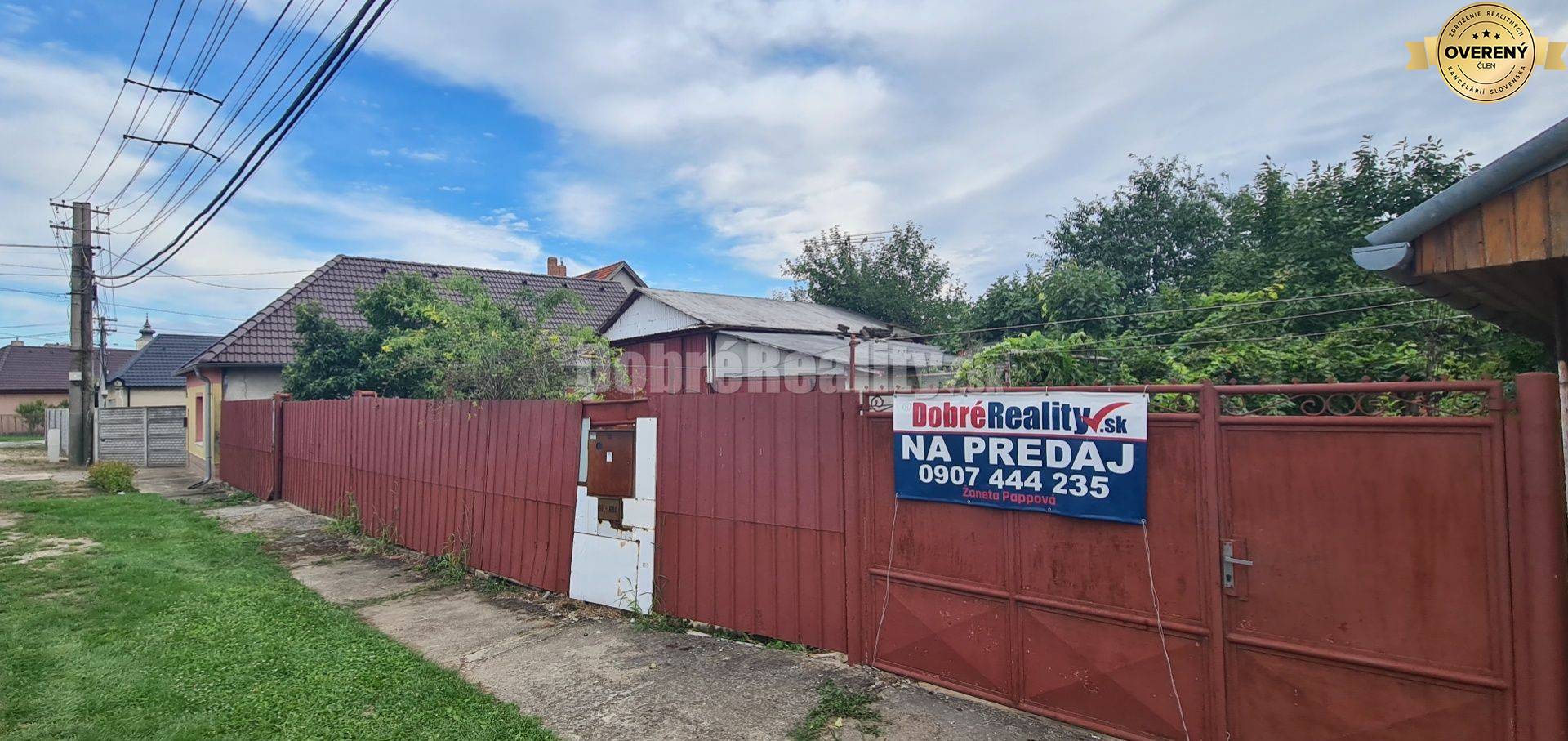 Dobré reality- široký pozemok 754m2 v pokojnej ulici v obce Tešedíkovo