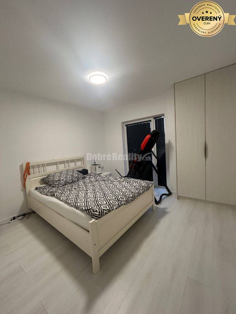 Štýlový rodinný dom z lodných kontajnerov, na predaj.