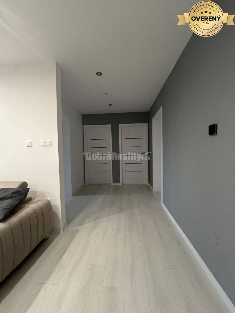 Štýlový rodinný dom z lodných kontajnerov, na predaj.