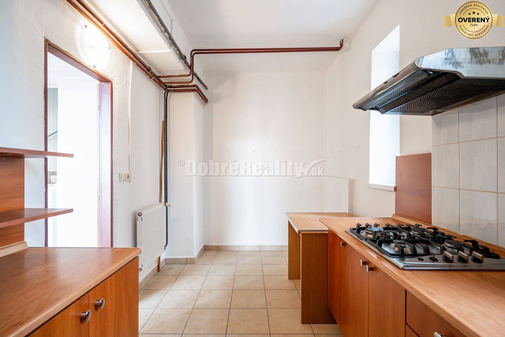 PRENÁJOM: Atraktívny prevádzkový priestor so samostatným vstupom, 262