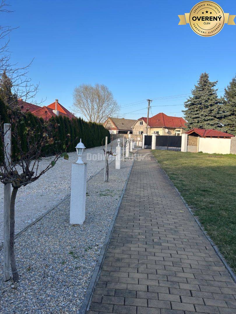 Unikátny 4 izbový rodinný dom pri jazere, kompletne zariadený, voľný i