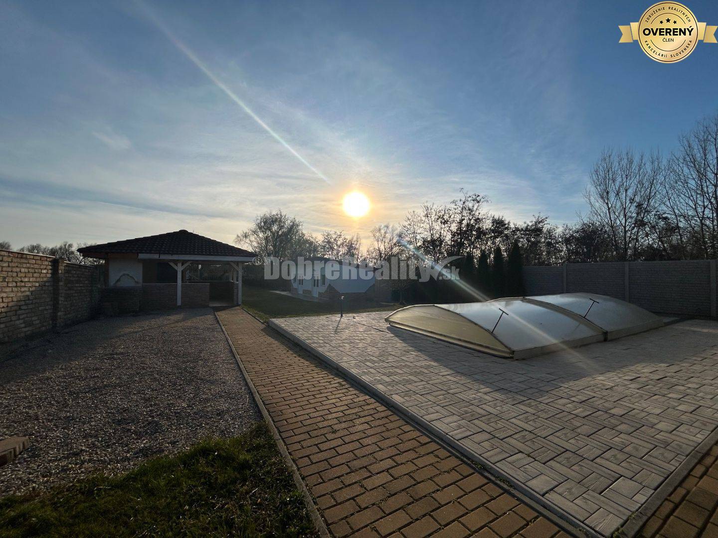 Unikátny 4 izbový rodinný dom pri jazere, kompletne zariadený, voľný i