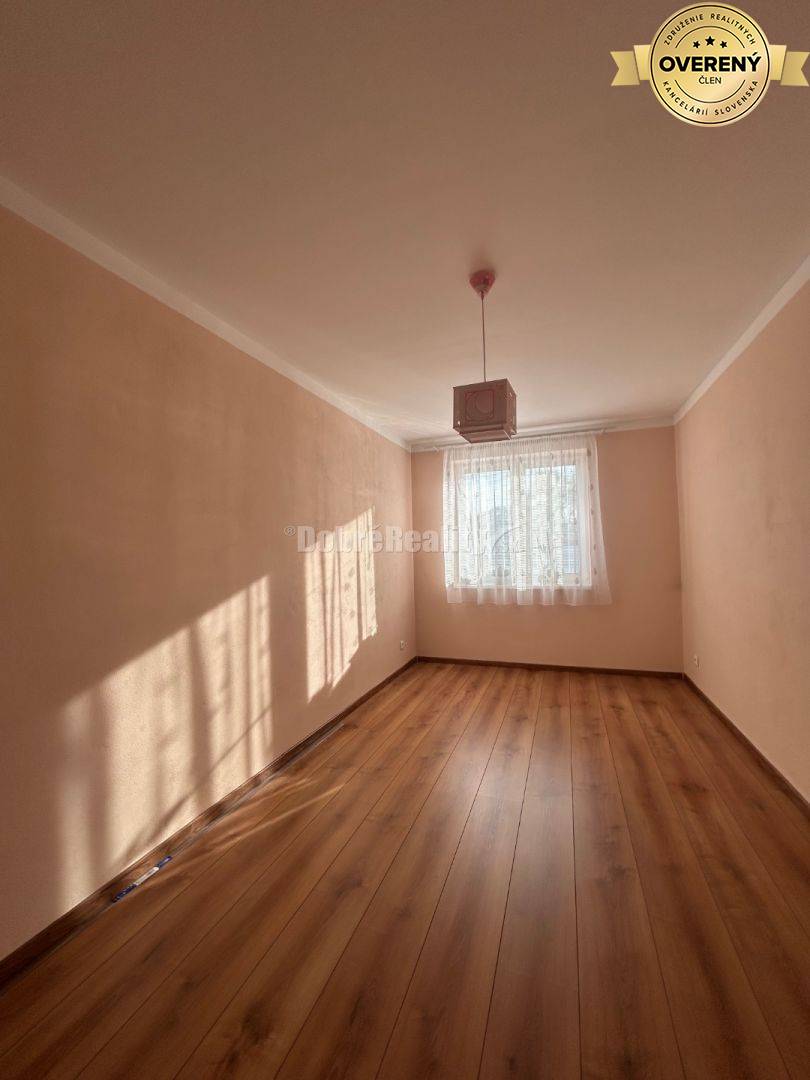 Unikátny 4 izbový rodinný dom pri jazere, kompletne zariadený, voľný i