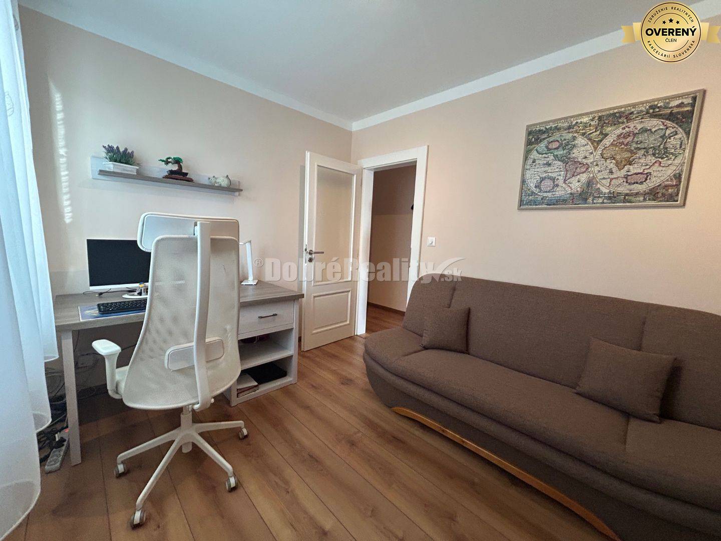 Unikátny 4 izbový rodinný dom pri jazere, kompletne zariadený, voľný i