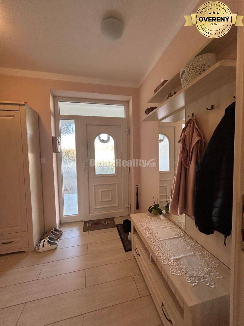 Unikátny 4 izbový rodinný dom pri jazere, kompletne zariadený, voľný i