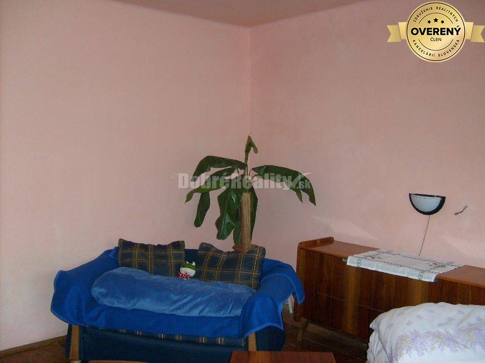 Rodinný dom s veľkým pozemkom v krásnom a tichom prostredí v blízkosti