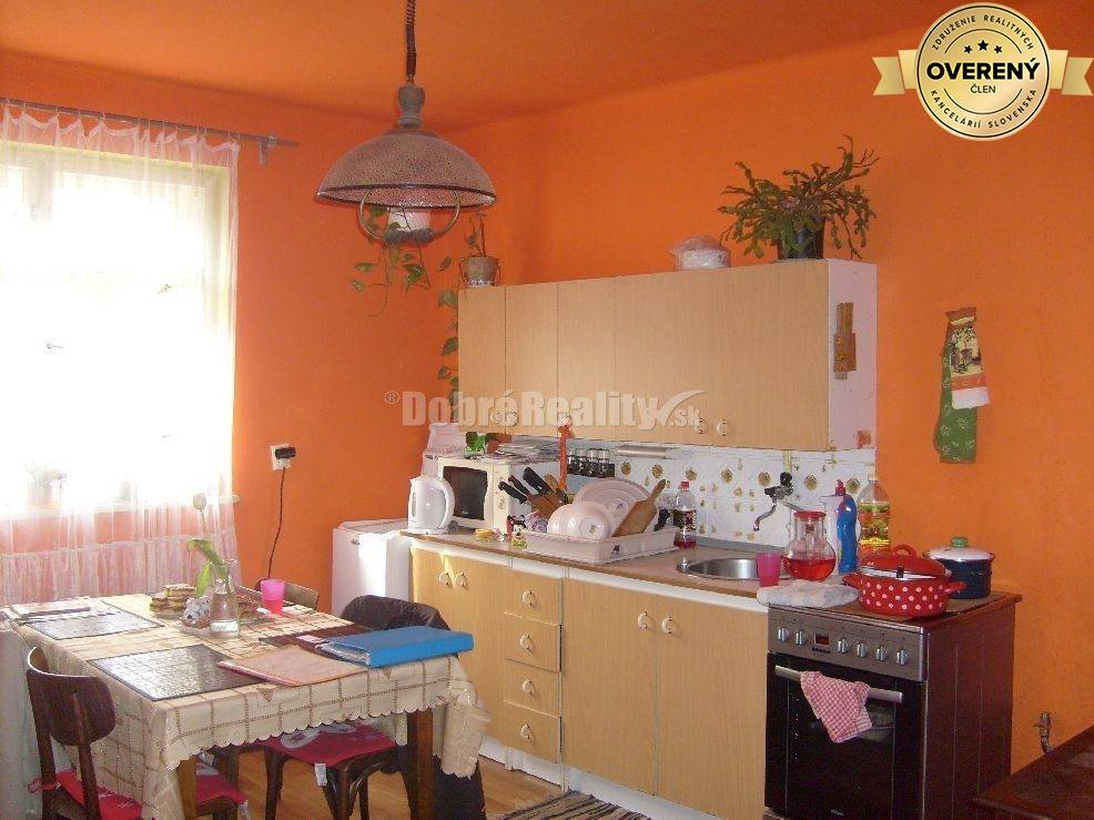 Rodinný dom s veľkým pozemkom v krásnom a tichom prostredí v blízkosti