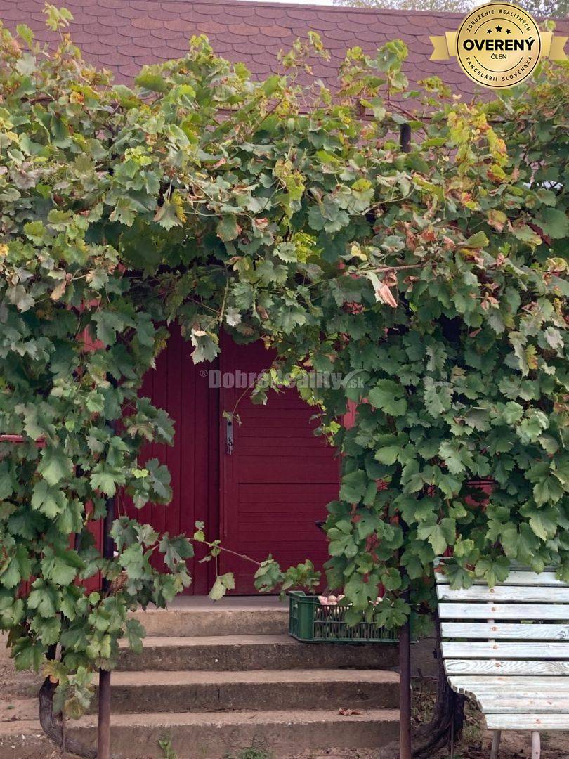 Dobré reality - predaj záhrady v malou chatkou a vinicou