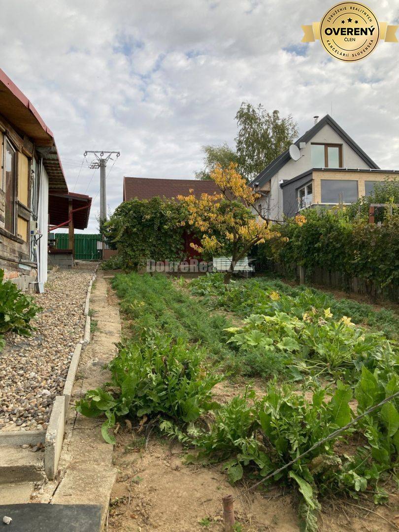 Dobré reality - predaj záhrady v malou chatkou a vinicou