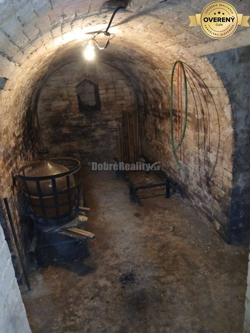 DOBRÉ REALITY - Vidiecky dom s veľkou záhradou v obci Farna (okr. Lev