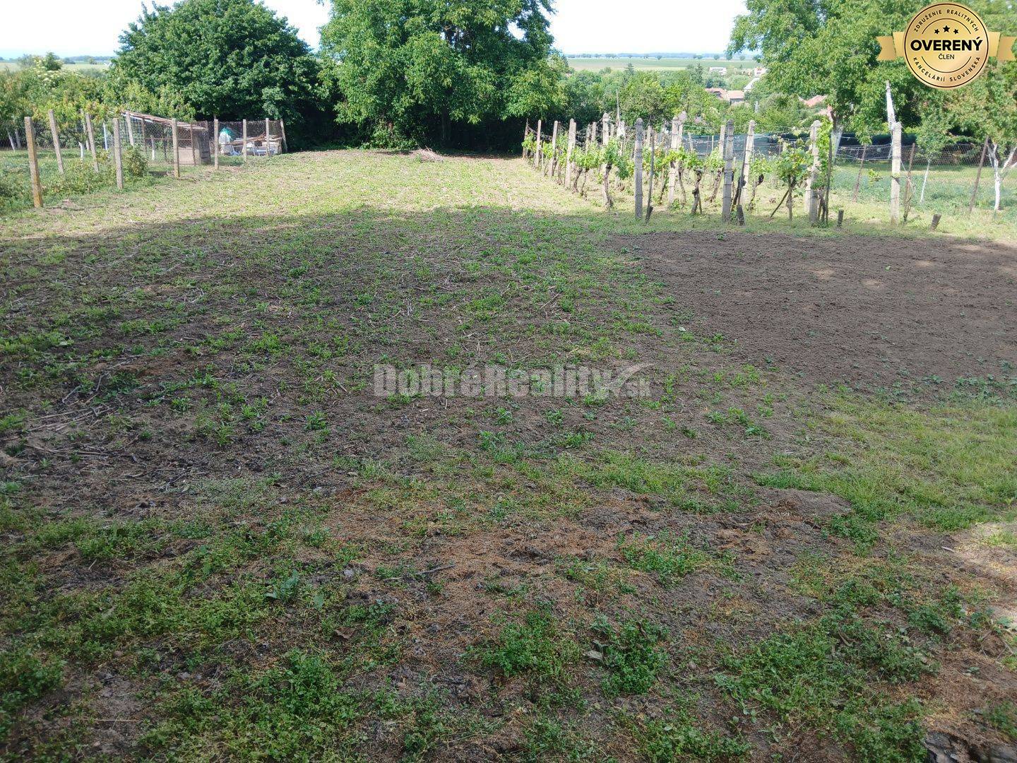 DOBRÉ REALITY - Vidiecky dom s veľkou záhradou v obci Farna (okr. Lev