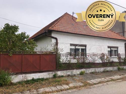 Rodinný dom s veľkým pozemkom na predaj...