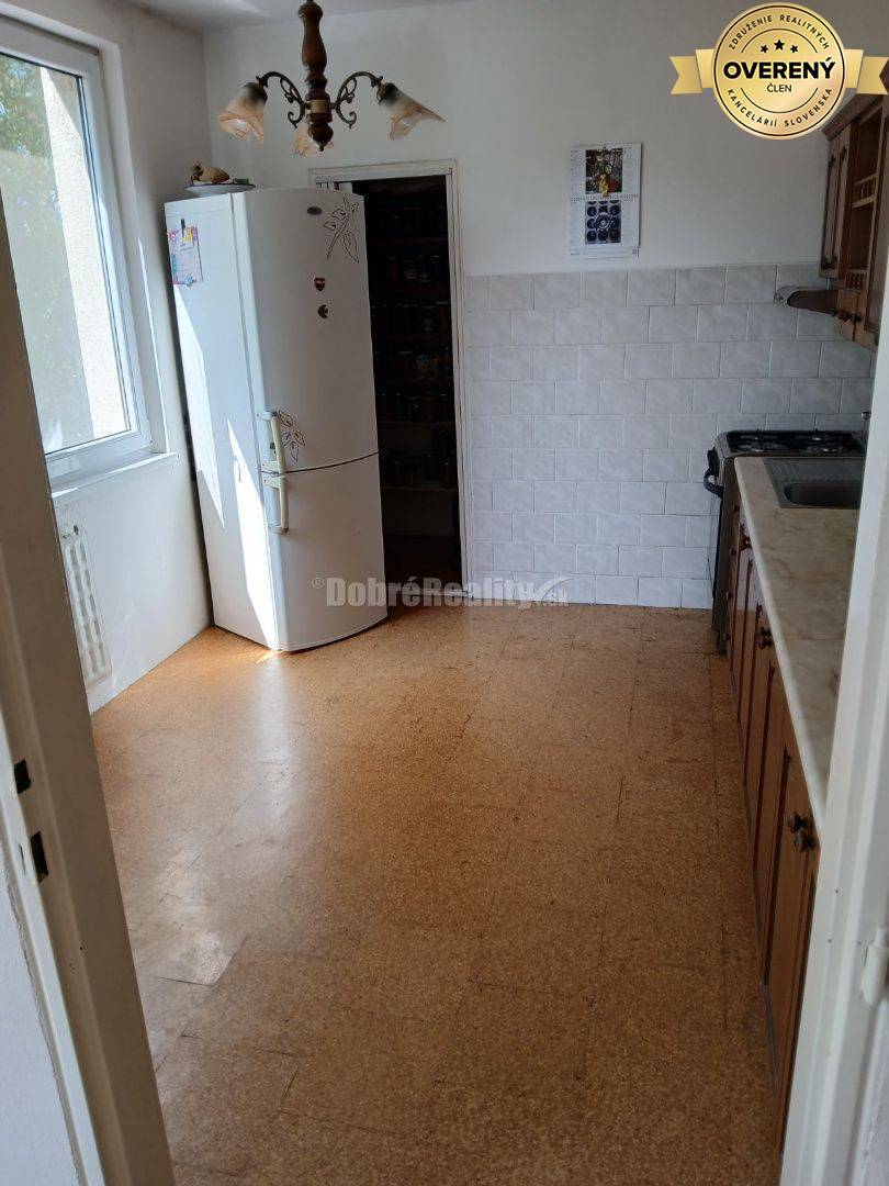 DOBRÉ REALITY - 3-izbový byt s balkónom – Levice, ul. M. R. Štefánika