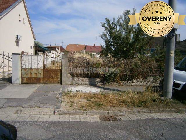 REZERVOVANÝ! Stavebný pozemok v meste Nové Zámky na predaj !