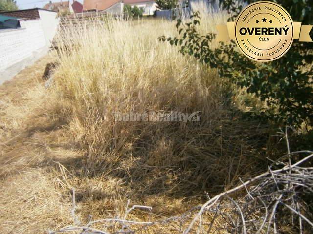 REZERVOVANÝ! Stavebný pozemok v meste Nové Zámky na predaj !