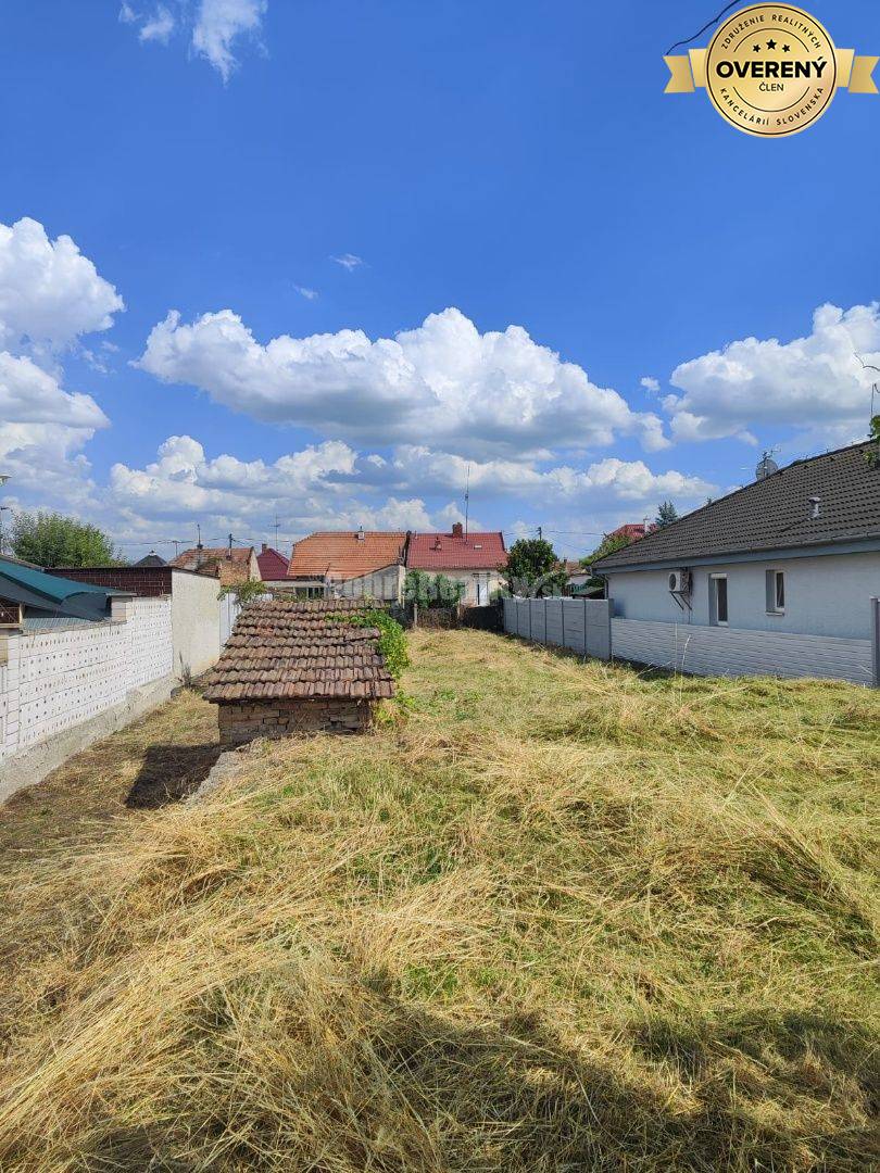 REZERVOVANÝ! Stavebný pozemok v meste Nové Zámky na predaj !