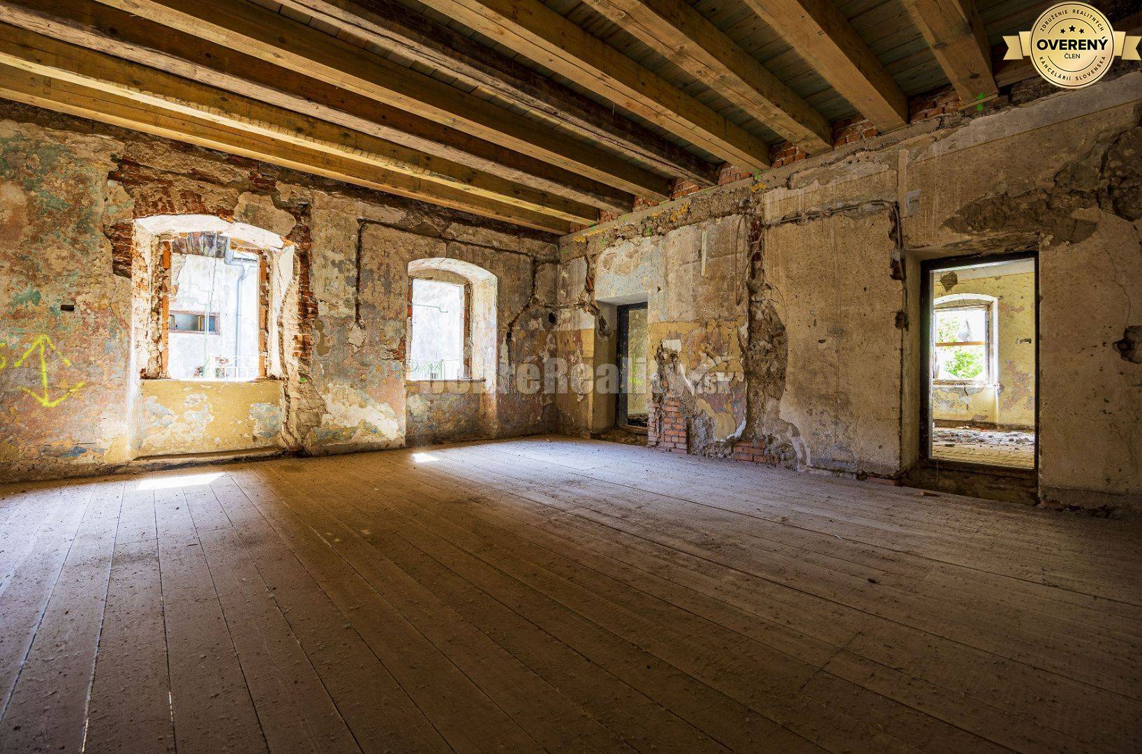 PREDAJ - investičná príležitosť - historocká budova Banská Štiavnica -