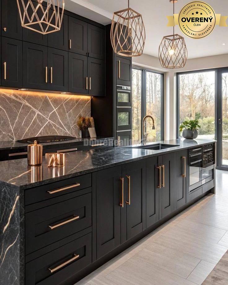 Hľadáme na PRENÁJOM 3-izbový rodinný dom – Nitra a okolie do 10 km