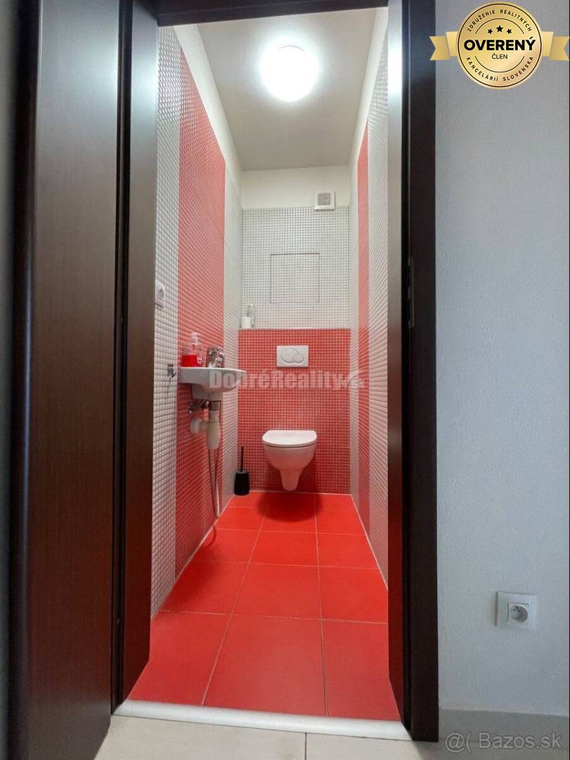 PRENÁJOM: VEĽKÝ 2 IZBOVÝ BYT S TERASOU A GARÁŽOVÝM STÁTÍM