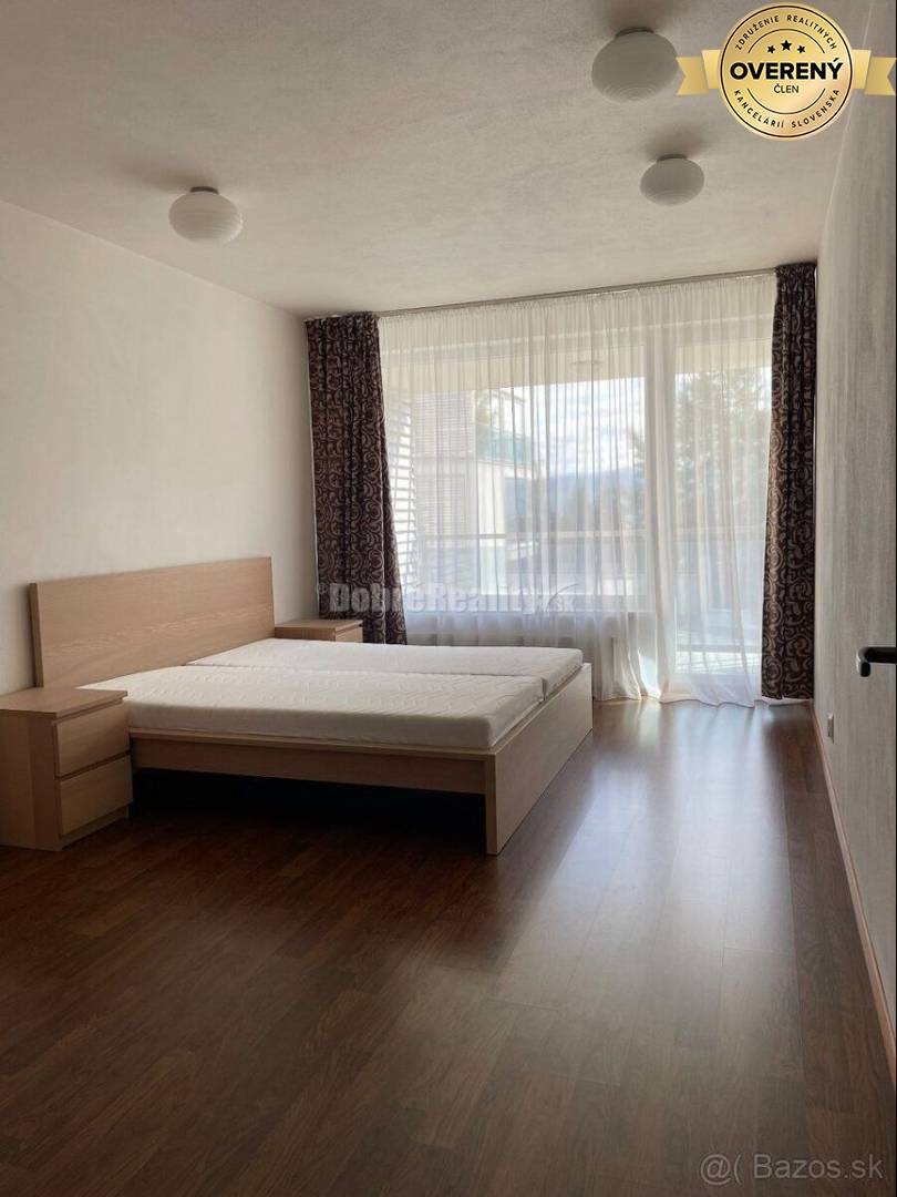 PRENÁJOM: VEĽKÝ 2 IZBOVÝ BYT S TERASOU A GARÁŽOVÝM STÁTÍM