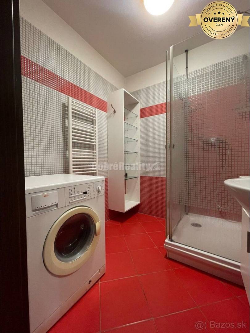 PRENÁJOM: VEĽKÝ 2 IZBOVÝ BYT S TERASOU A GARÁŽOVÝM STÁTÍM