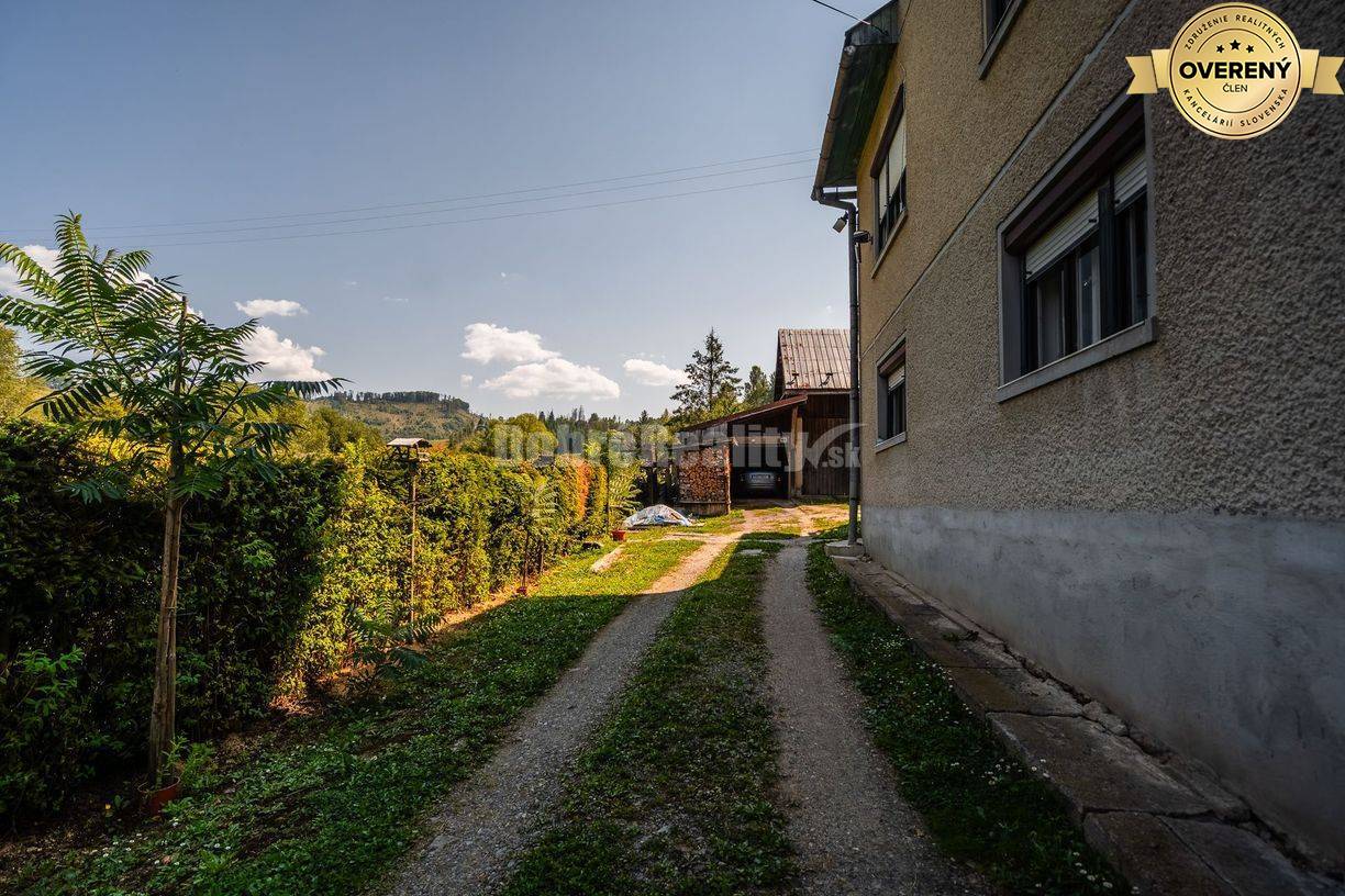 PREDAJ: Poctivý rodinný dom s prístavbou na konci ulice, 330 m2, Čiern