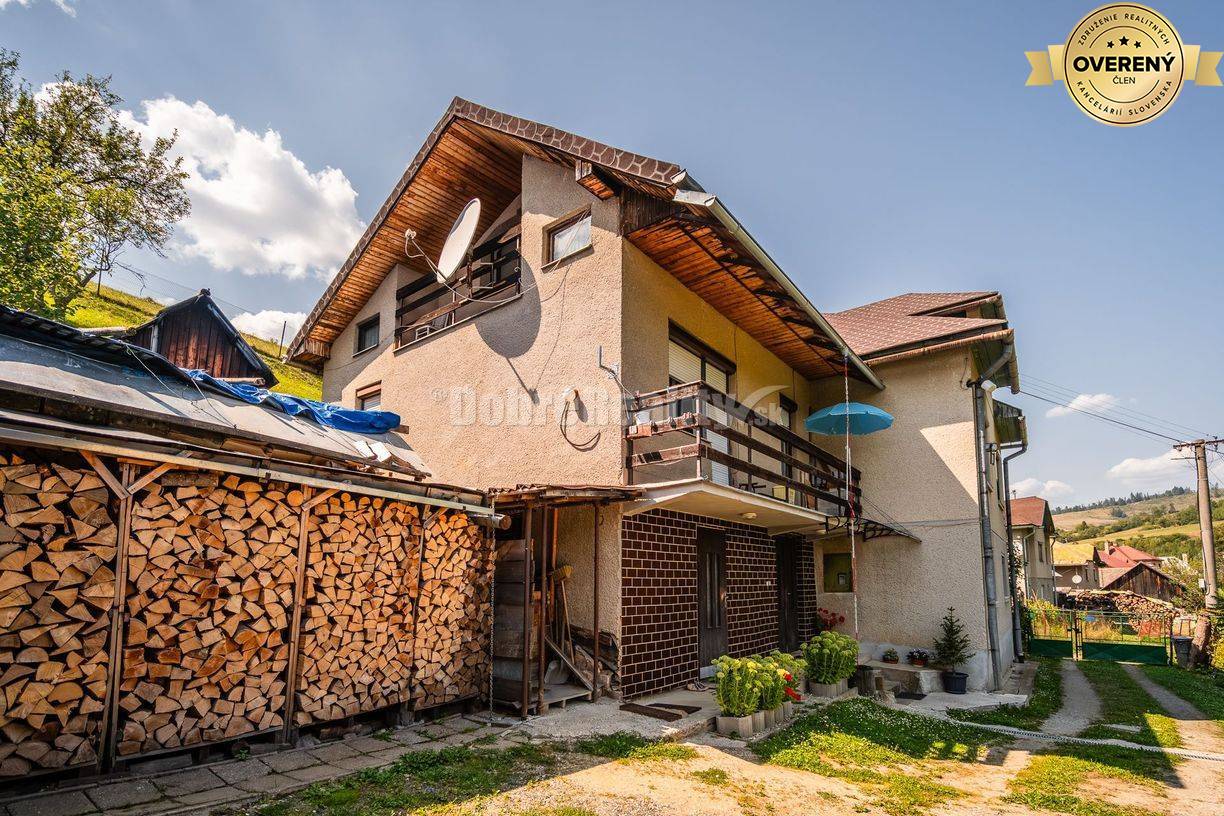 PREDAJ: Poctivý rodinný dom s prístavbou na konci ulice, 330 m2, Čiern