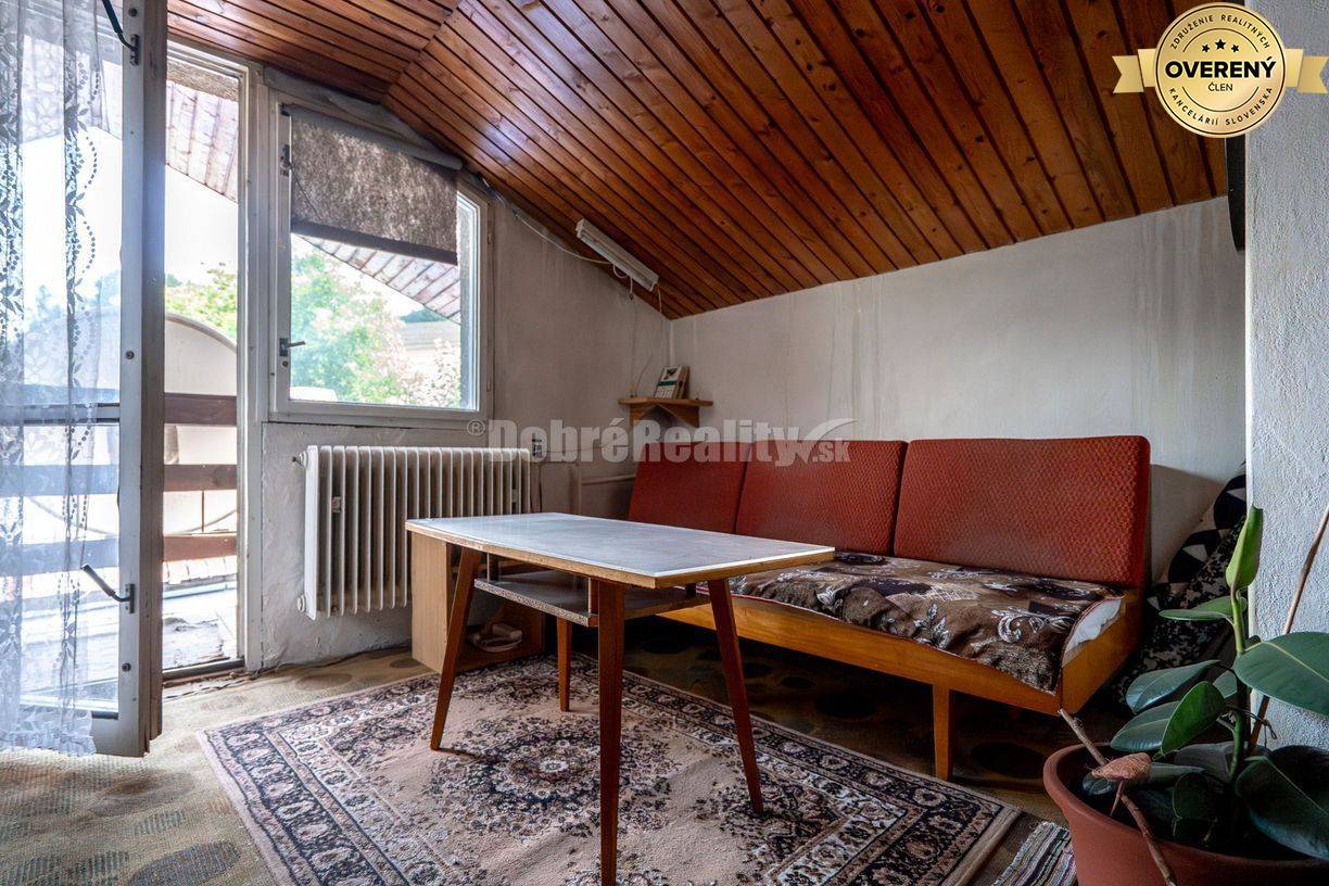 PREDAJ: Poctivý rodinný dom s prístavbou na konci ulice, 330 m2, Čiern