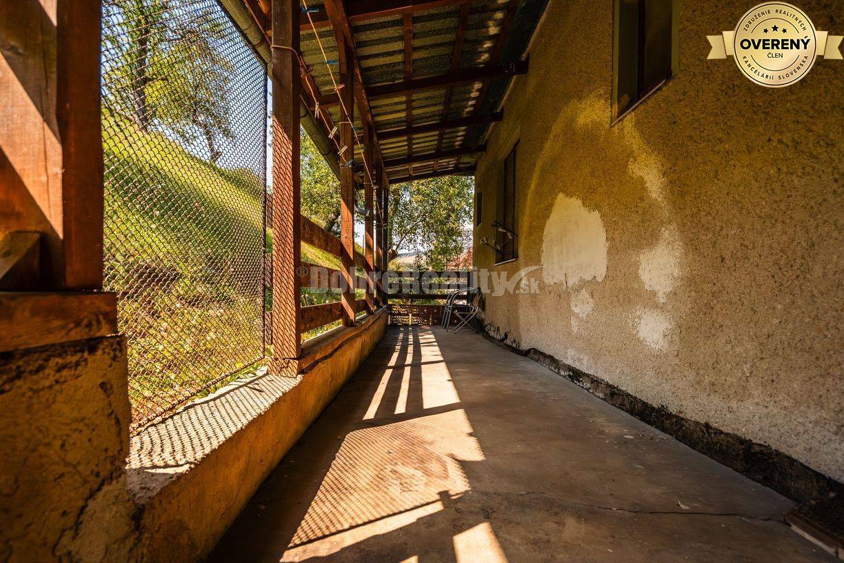 PREDAJ: Poctivý rodinný dom s prístavbou na konci ulice, 330 m2, Čiern