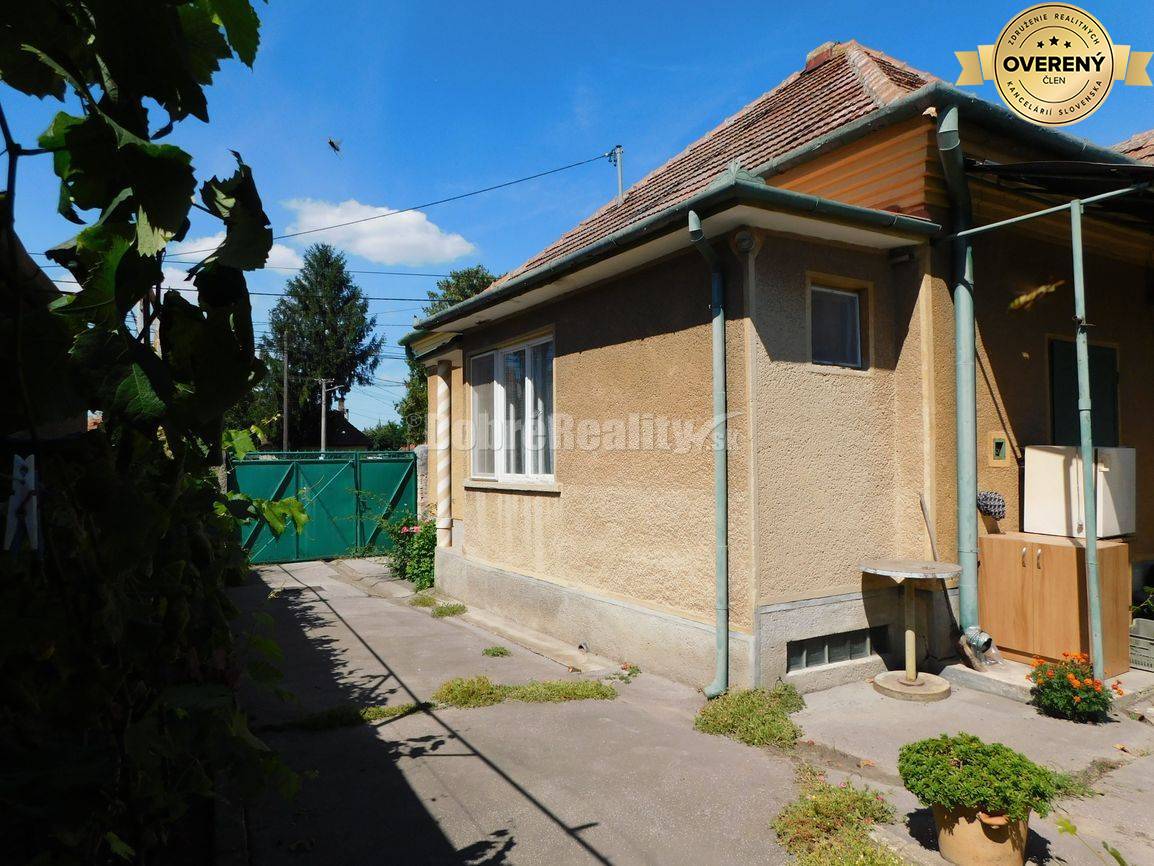 Ponúkame Vám na predaj 4-izb. rodinný dom vo Dvoroch nad Žitavou len 8