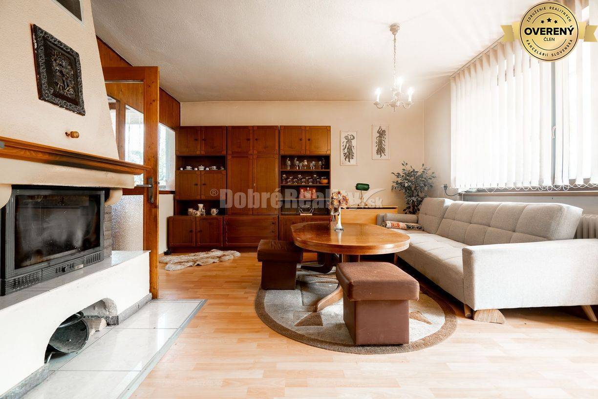 REZERVOVANÝ: 5 izbový rodinný dom pod Urbanovým vrchom, 303 m2, Čierny