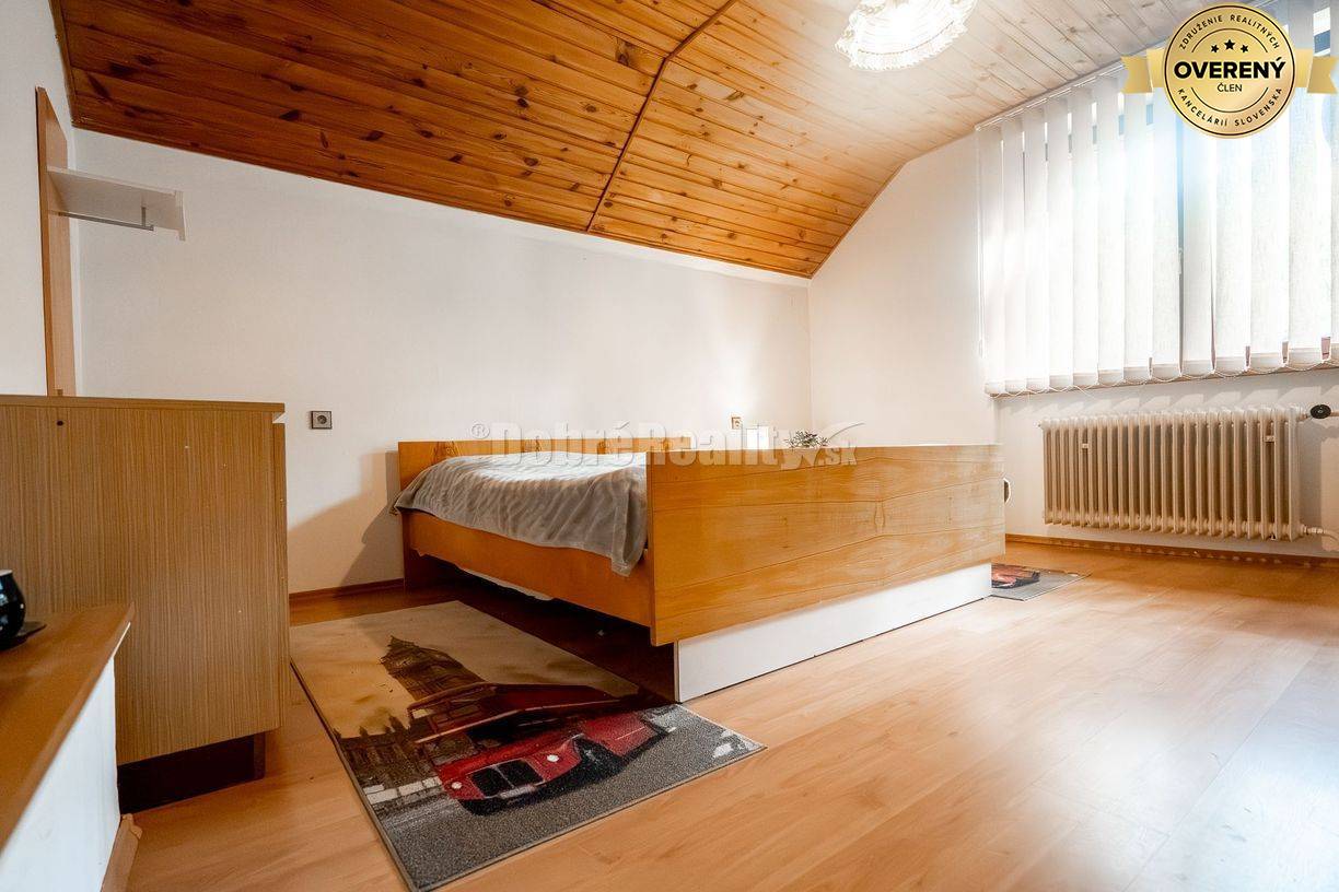 REZERVOVANÝ: 5 izbový rodinný dom pod Urbanovým vrchom, 303 m2, Čierny