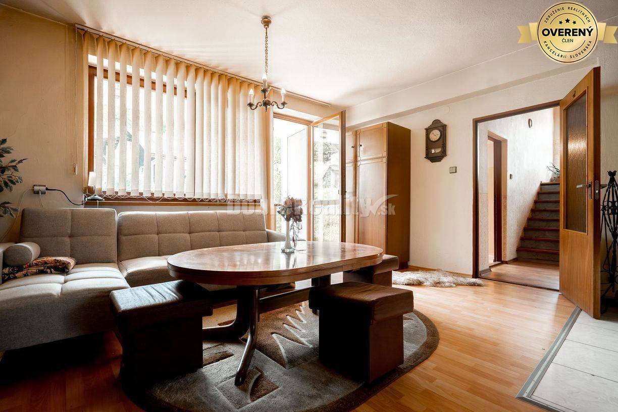 REZERVOVANÝ: 5 izbový rodinný dom pod Urbanovým vrchom, 303 m2, Čierny