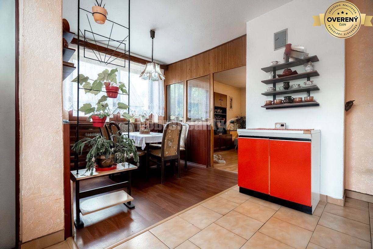 REZERVOVANÝ: 5 izbový rodinný dom pod Urbanovým vrchom, 303 m2, Čierny