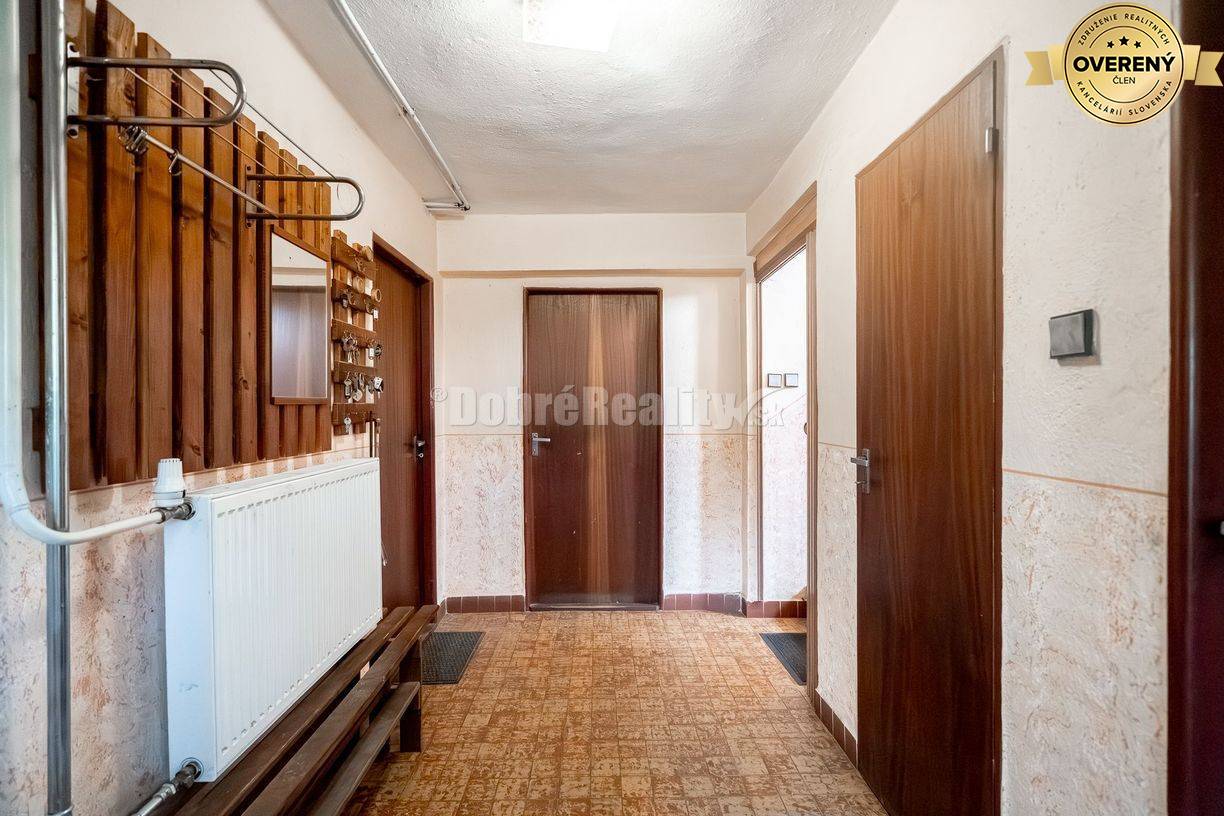 REZERVOVANÝ: 5 izbový rodinný dom pod Urbanovým vrchom, 303 m2, Čierny